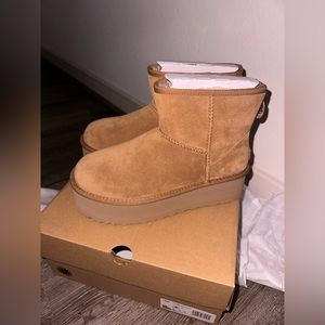 Classic mini platform size 8 Che available for immediate shipping